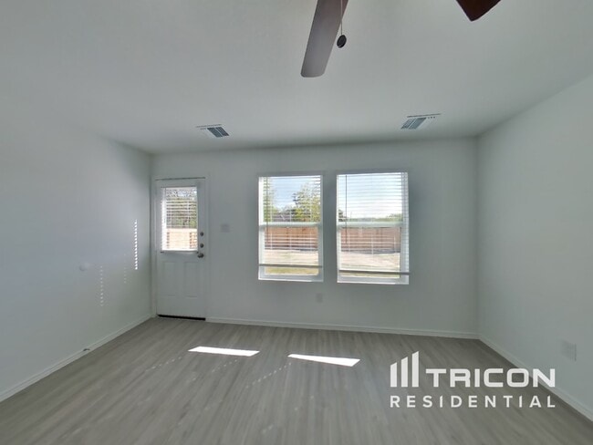 Building Photo - 6934 Grand Valley Dr San Antonio TX