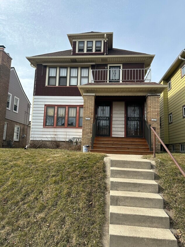 Primary Photo - Glorious 2 bedroom in West Milwaukee