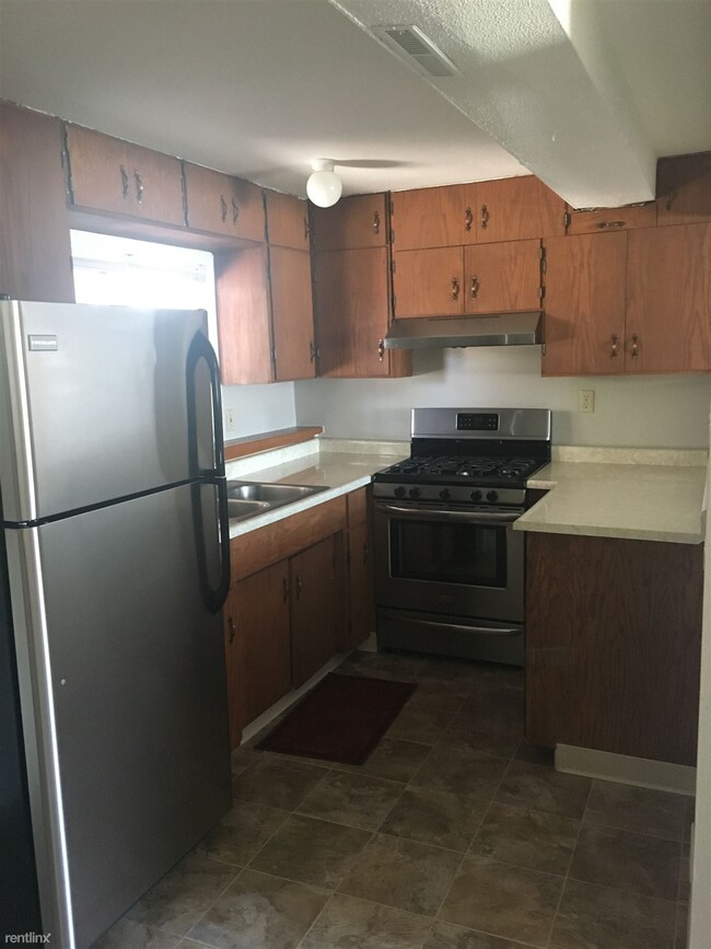 Foto del edificio - 2 br, 1 bath Apartment - 1039 Crist Drive