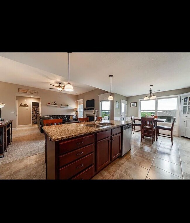 Foto del edificio - 5610 Abercorn Dr