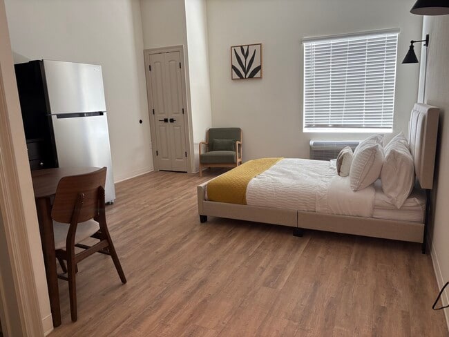 Building Photo - Pinnacle Residences