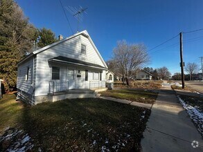 Building Photo - 96 Waupaca St