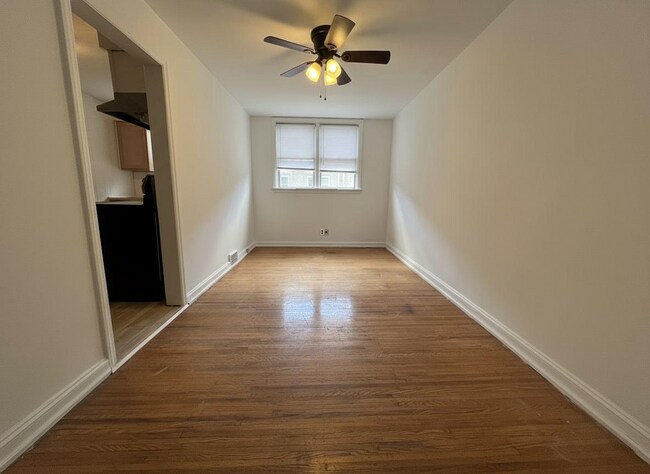 Foto del edificio - 2214 Bond Ave