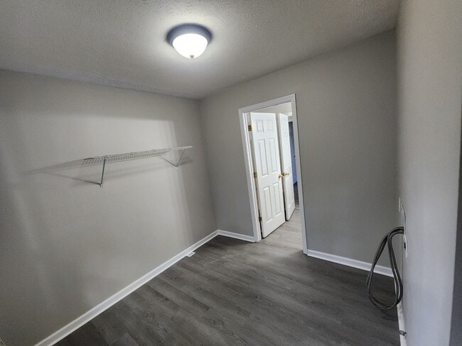 Building Photo - 1000 Plainview Dr