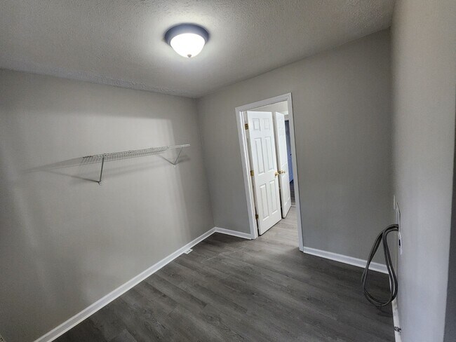 Foto del edificio - 1000 Plainview Dr