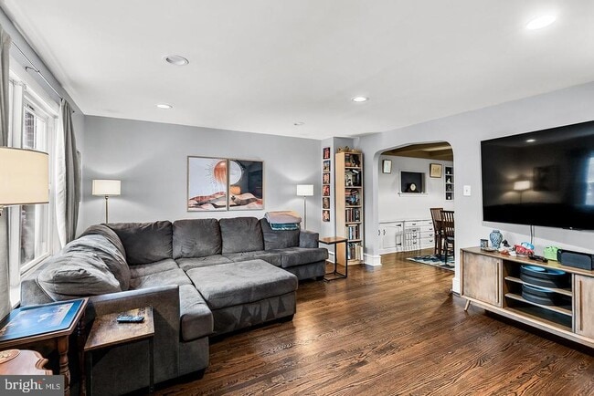 Building Photo - 339 Comly Ave