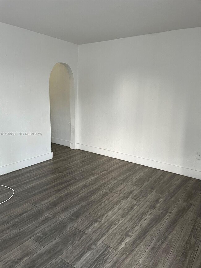 Foto del edificio - 1999 NW 2nd St