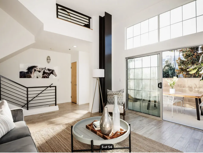 Building Photo - 5400 Playa Vista Dr