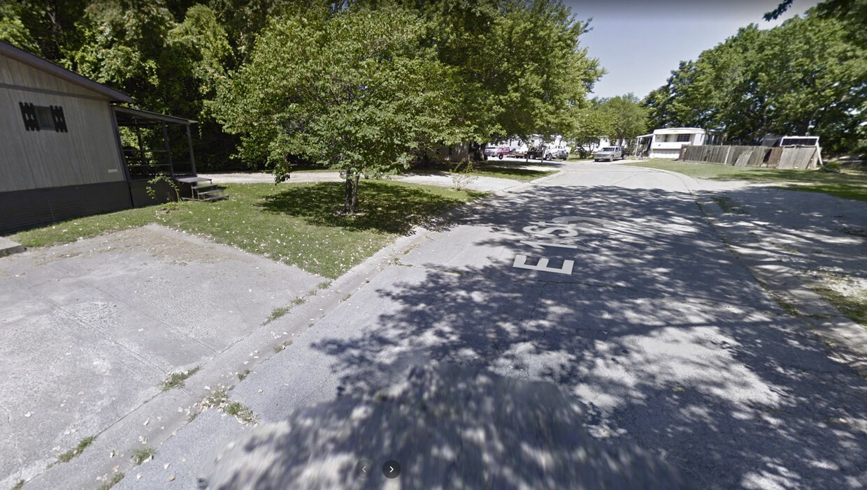 Primary Photo - 8812 E 1 St