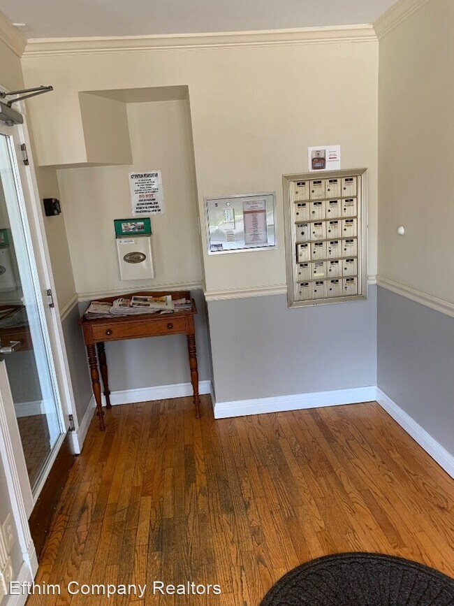 Foto del edificio - 1 br, 1 bath House - 8631 Old Bonhomme Rd....