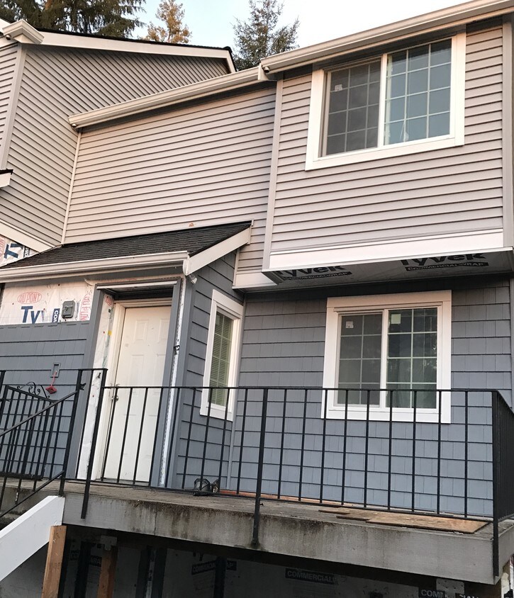 11708 Admiralty Way, Everett, WA 98204 Condo for Rent in Everett, WA