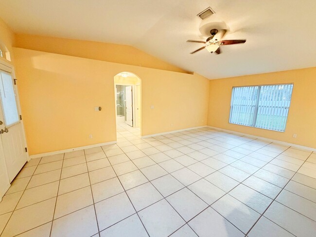 Foto del edificio - Immaculate 3-bedroom, 2-bathroom home situated on a spacious lot.