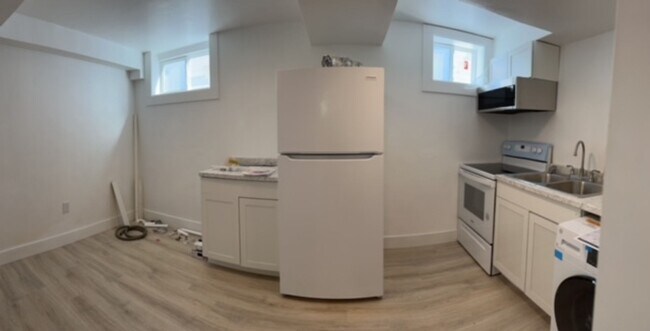 Building Photo - R520