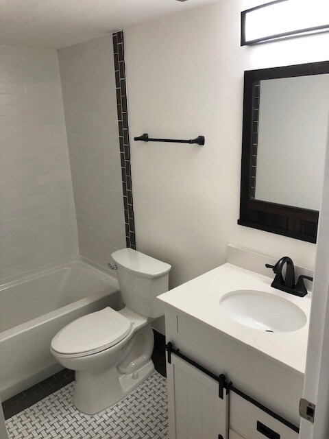 Bathroom with Tub - 2751 Taft St