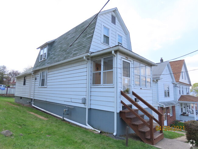 Furnished 2 bedroom home in Wilkes-Barre Township, PA - 307 Center St