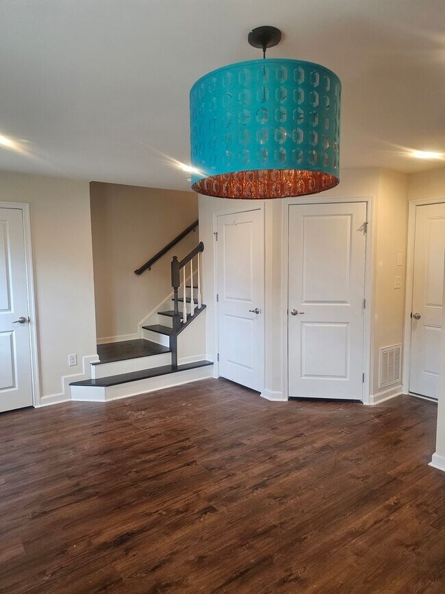 Building Photo - 707 Arbuckle St