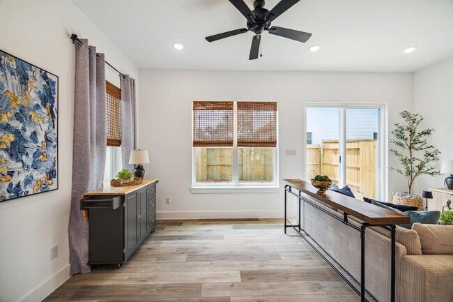 Foto del edificio - 5702 Breland St