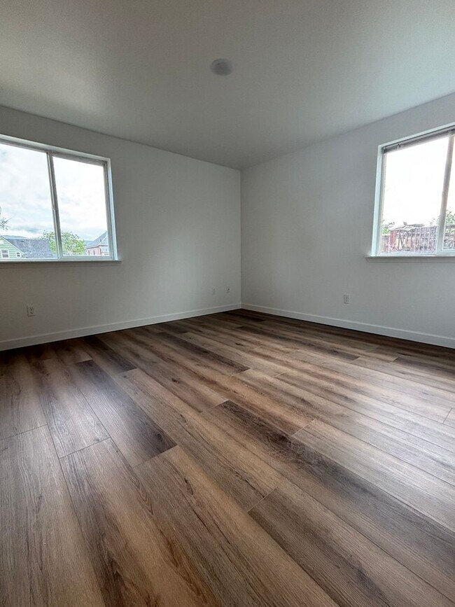 Foto del edificio - 1209 E 10th St