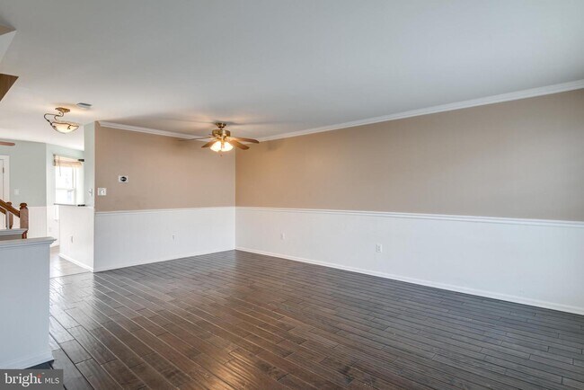 Building Photo - 3369 Vineland Pl