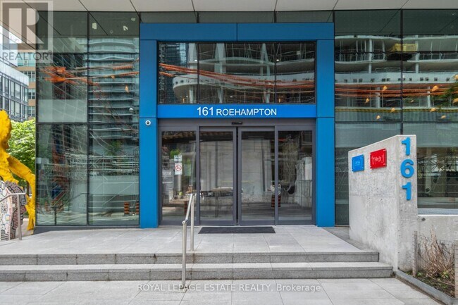 Photo du bâtiment - 161 Roehampton Ave