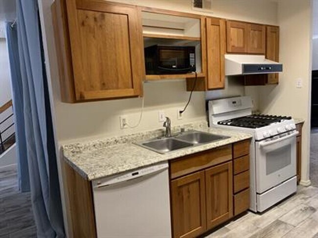 Building Photo - LGLR Property LLC 1194 Pinecone Drive