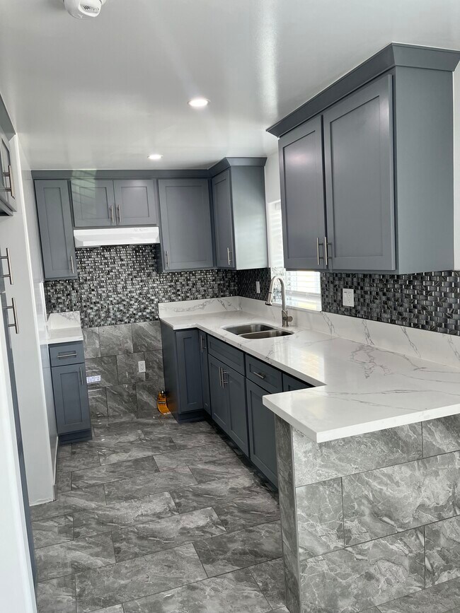 Foto del edificio - 1073 W 112th St