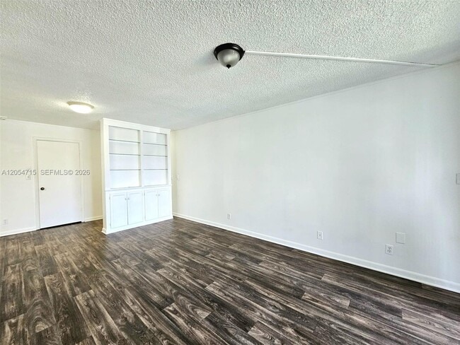 Building Photo - 210 Lake Pointe Dr