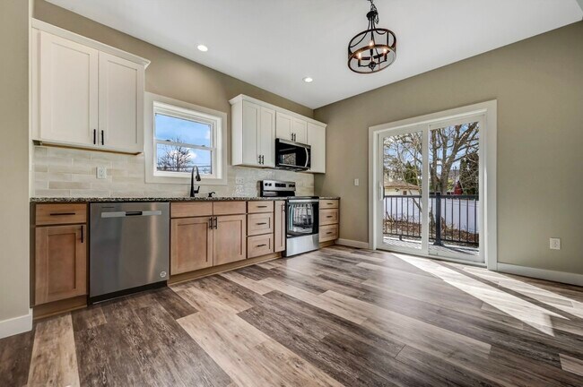 Foto del edificio - 702 E Elm St