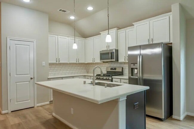 Foto del edificio - 31231 Balsam Hawk Ln