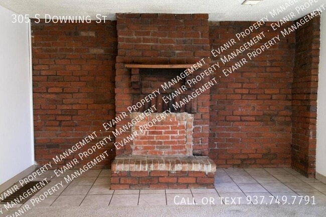 Foto del edificio - 305 S Downing St