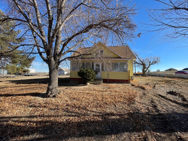 Building Photo - Rustic 3 bedroom 1 bathroom home in Erie!