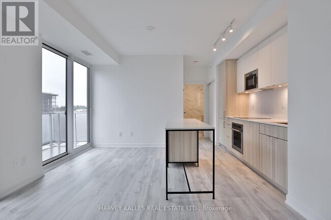 Building Photo - 215 Lakeshore Rd W