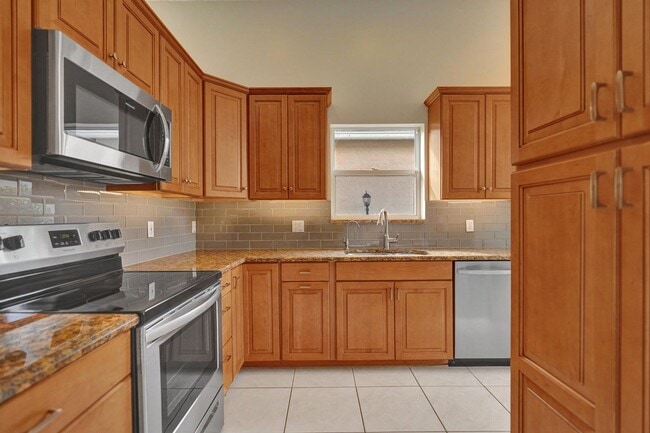 Building Photo - 16658 La Mesa Dr