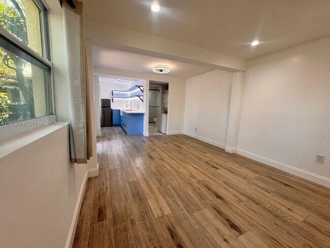 Foto del edificio - 277 NE 55th St
