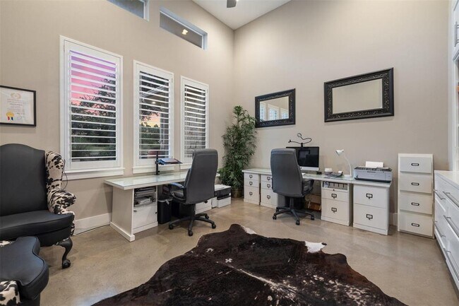 Foto del edificio - 3801 Peak Lookout Dr