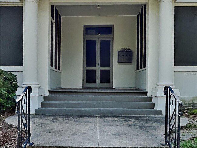 Foto del edificio - 1806 W Morrison Ave