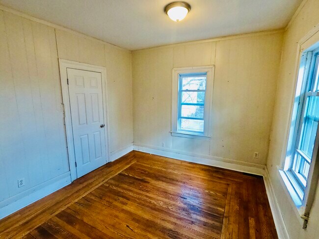Building Photo - 9 Parmalee Ave