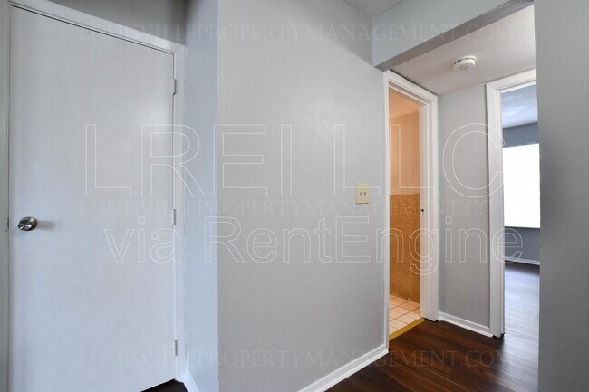 Foto del edificio - 214 E 13th St