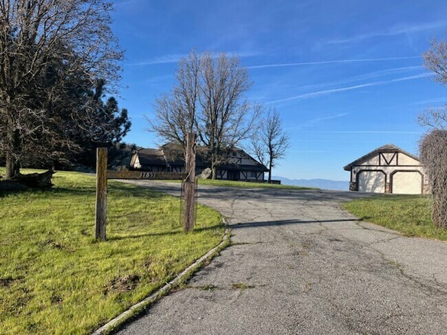 Foto del edificio - Amazing Mountain Views...