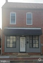 Building Photo - 613 N Market St