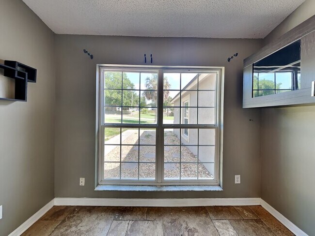 Foto del edificio - 15908 Lake Orienta Ct