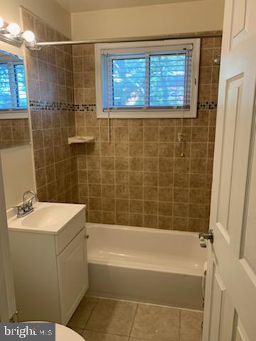 Building Photo - 926 5th St