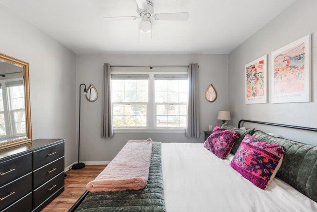 Foto del edificio - 3110 E 24th St