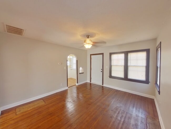 Building Photo - 352 N Fern St