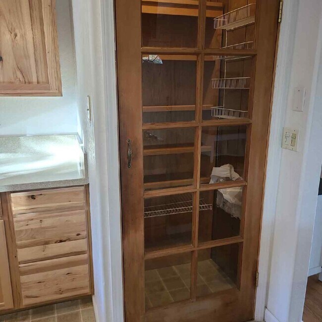 17350 Mt Everest Ct Unit Upstairs, Sonora, CA 95370 Room for Rent in