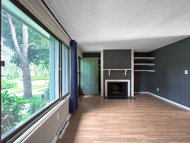 Building Photo - 2282 S Oakland Way