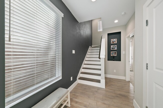 Building Photo - 4032 Buck St
