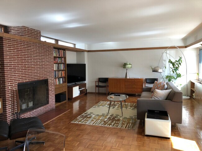 Foto del edificio - 185 Lakeside Pl