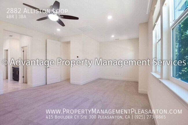Building Photo - 4 bed / 3 bath 2,124 sq ft Home Across fro...