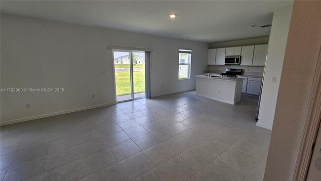 Building Photo - 5986 Pickering Dr